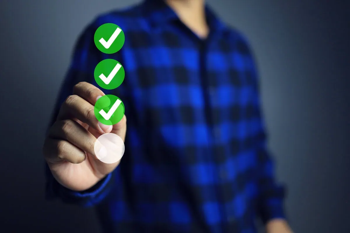 A man checks off a list of positive traits his North Lakes mortgage broker has