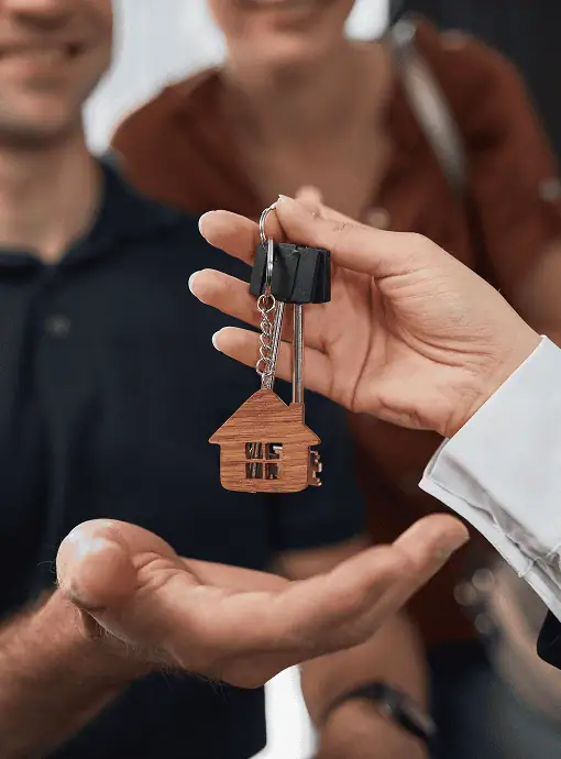 Carseldine mortgage broker handing keys to new buyers