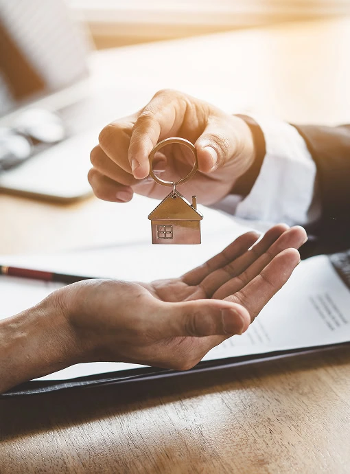 Fitzgibbon mortgage broker handing over house keys